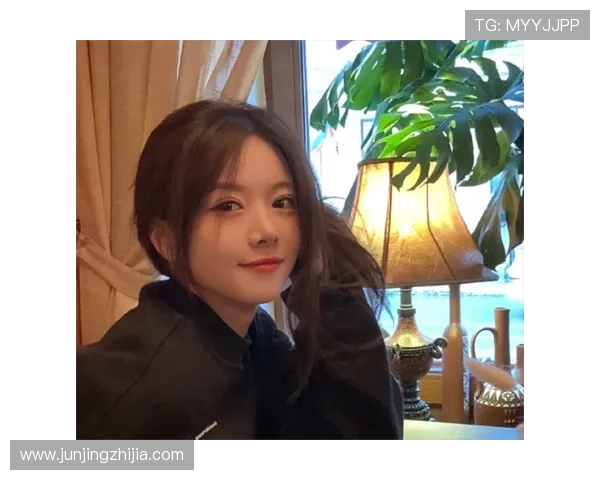 余霜化身足球明星展现独特魅力与技巧引发热议